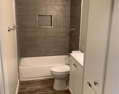 11640 Parkfield Dr - Photo Thumbnail 10