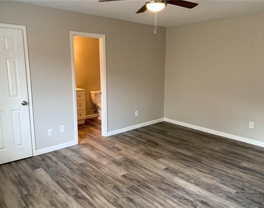 11640 Parkfield Dr - Photo Thumbnail 15