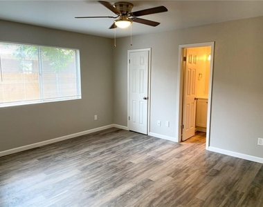 11640 Parkfield Dr - Photo Thumbnail 14