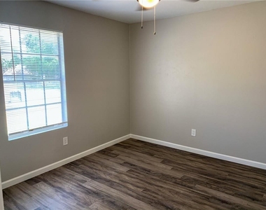 11640 Parkfield Dr - Photo Thumbnail 12