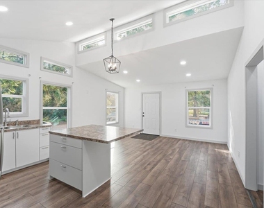 877 Yaupon Dr - Photo Thumbnail 9