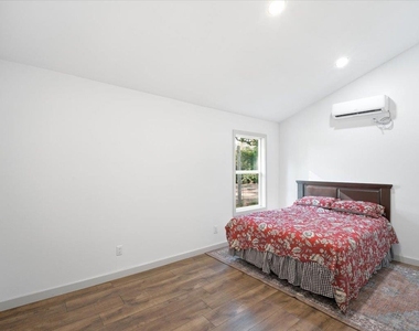 877 Yaupon Dr - Photo Thumbnail 16