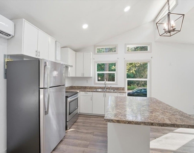 877 Yaupon Dr - Photo Thumbnail 11