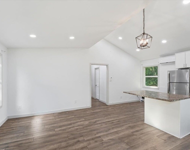 877 Yaupon Dr - Photo Thumbnail 7