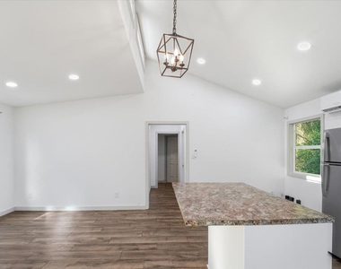 877 Yaupon Dr - Photo Thumbnail 13