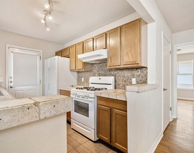 1502 Garden St - Photo Thumbnail 14