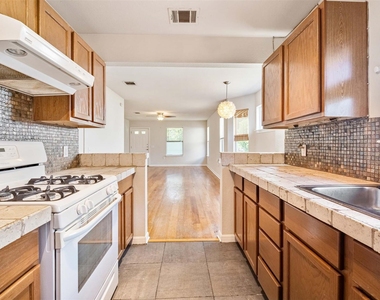 1502 Garden St - Photo Thumbnail 12