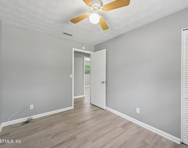 8032 Lourdes Drive S - Photo Thumbnail 13