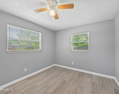 8032 Lourdes Drive S - Photo Thumbnail 12