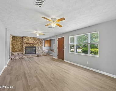 8032 Lourdes Drive S - Photo Thumbnail 2