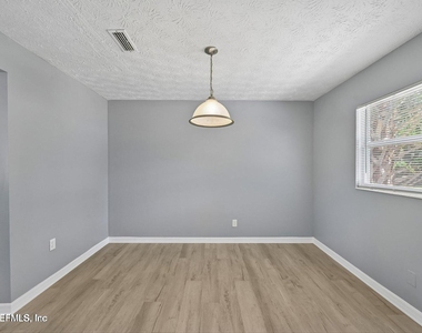 8032 Lourdes Drive S - Photo Thumbnail 5
