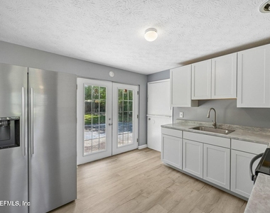 8032 Lourdes Drive S - Photo Thumbnail 9