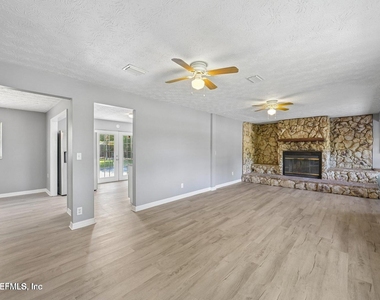 8032 Lourdes Drive S - Photo Thumbnail 3