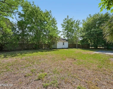 8032 Lourdes Drive S - Photo Thumbnail 17