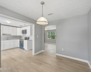 8032 Lourdes Drive S - Photo Thumbnail 6