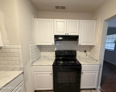 3448 Inwood Circle E - Photo Thumbnail 2