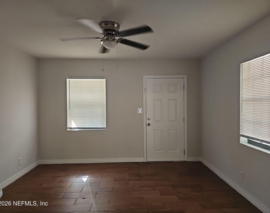 3448 Inwood Circle E - Photo Thumbnail 4