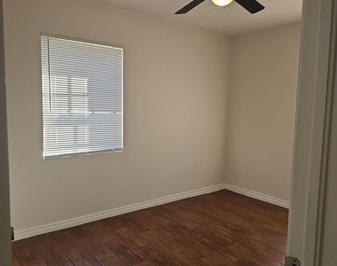 3448 Inwood Circle E - Photo Thumbnail 7
