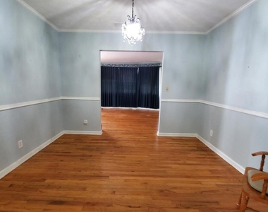 4940 Brighton Drive - Photo Thumbnail 4