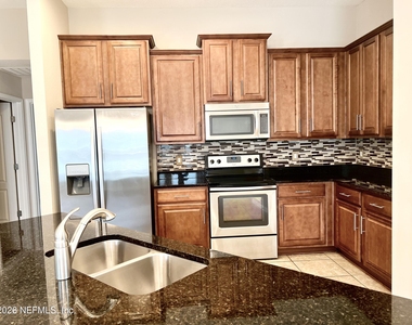 1009 Mayfair Creek Court - Photo Thumbnail 7