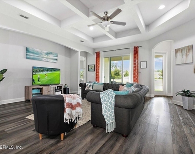 15 King Palm Court - Photo Thumbnail 12