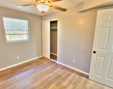 3319 Hunt Street - Photo Thumbnail 7