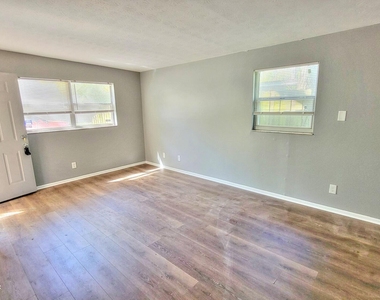 3319 Hunt Street - Photo Thumbnail 2