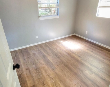 3319 Hunt Street - Photo Thumbnail 14