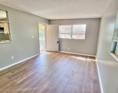 3319 Hunt Street - Photo Thumbnail 3
