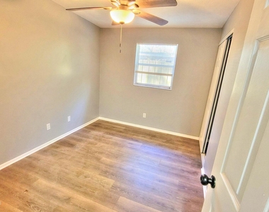 3319 Hunt Street - Photo Thumbnail 6
