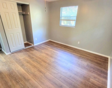 3319 Hunt Street - Photo Thumbnail 12
