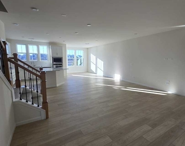 24354 W Alexis Lane - Photo Thumbnail 3