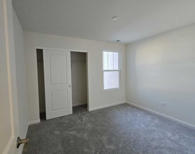 24354 W Alexis Lane - Photo Thumbnail 10