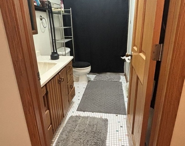 557 E Division Street - Photo Thumbnail 5