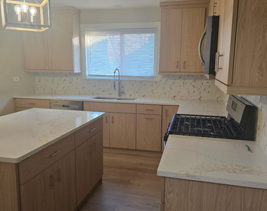 4116 W 109 Street - Photo Thumbnail 6