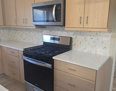4116 W 109 Street - Photo Thumbnail 8