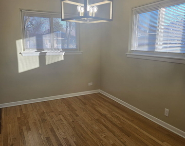 4116 W 109 Street - Photo Thumbnail 3