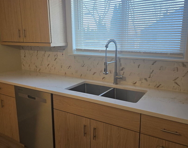 4116 W 109 Street - Photo Thumbnail 9