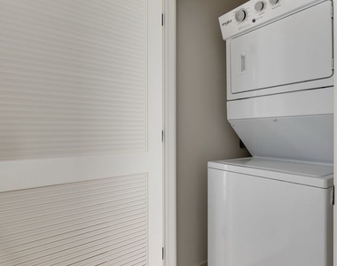 284 Stonington Drive - Photo Thumbnail 9