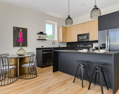 284 Stonington Drive - Photo Thumbnail 3