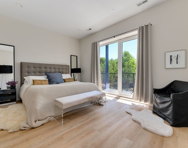 284 Stonington Drive - Photo Thumbnail 15