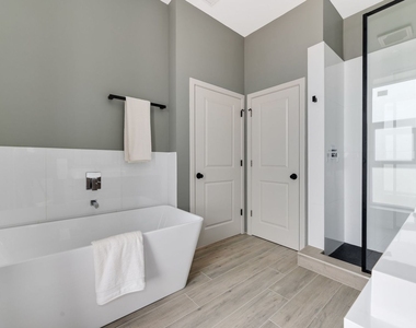 284 Stonington Drive - Photo Thumbnail 13