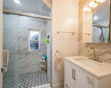 2237 S Sacramento Avenue - Photo Thumbnail 9
