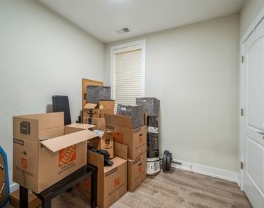 2237 S Sacramento Avenue - Photo Thumbnail 7