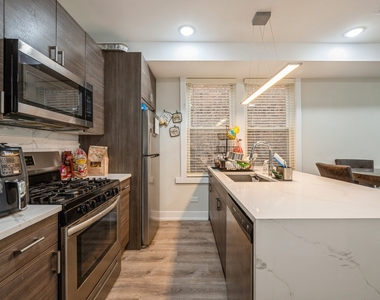 2237 S Sacramento Avenue - Photo Thumbnail 1