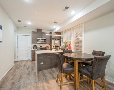 2237 S Sacramento Avenue - Photo Thumbnail 2