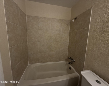 808 Meadowbrook Drive - Photo Thumbnail 10