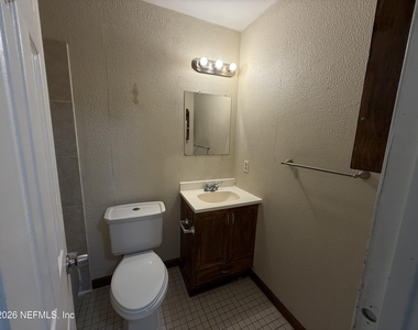 808 Meadowbrook Drive - Photo Thumbnail 9
