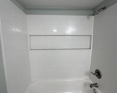 400 Timberwalk Court - Photo Thumbnail 11