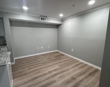 400 Timberwalk Court - Photo Thumbnail 6